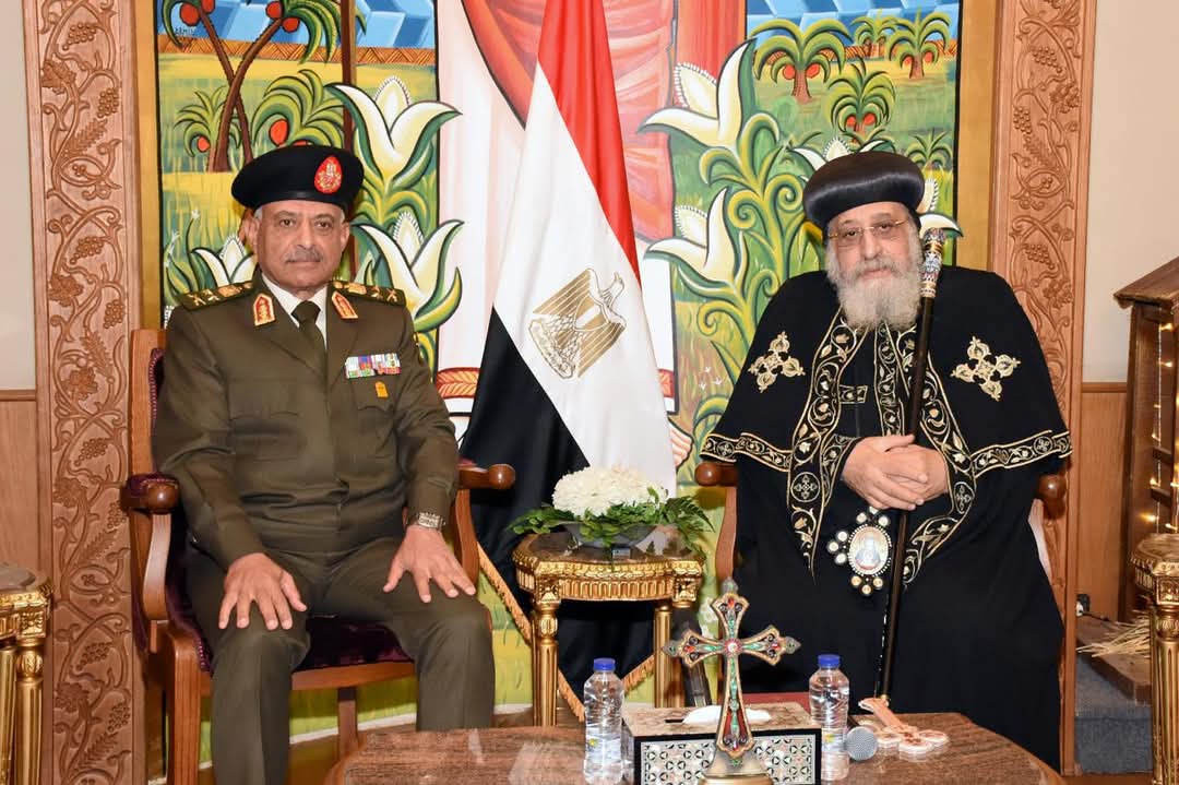 الفريق أول عبد المجيد صقر يهنئ البابا تواضروس الثانى بعيد الميلاد المجيد