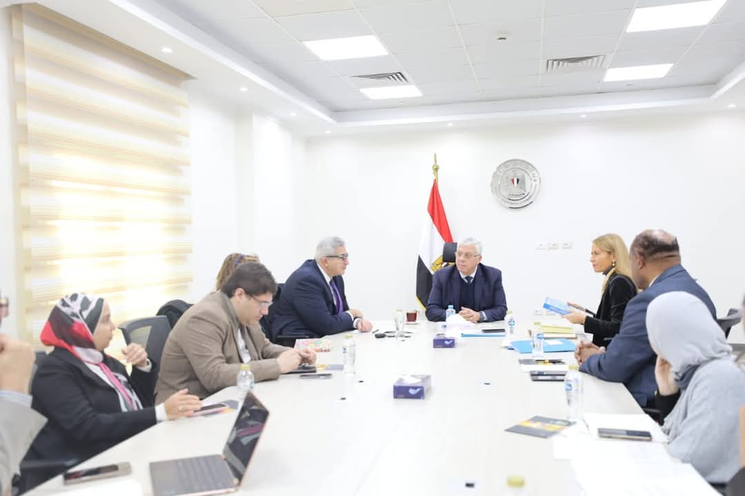 وزير التعليم العالي يبحث خطة التعاون المستقبلية مع المدير الإقليمى لليونسكو