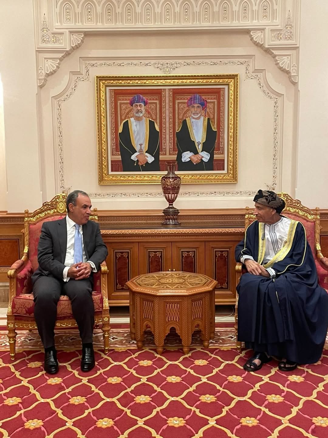 وزير الخارجية يلتقى م نائب رئيس الوزراء لشئون مجلس الوزراء بسلطنة عُمان