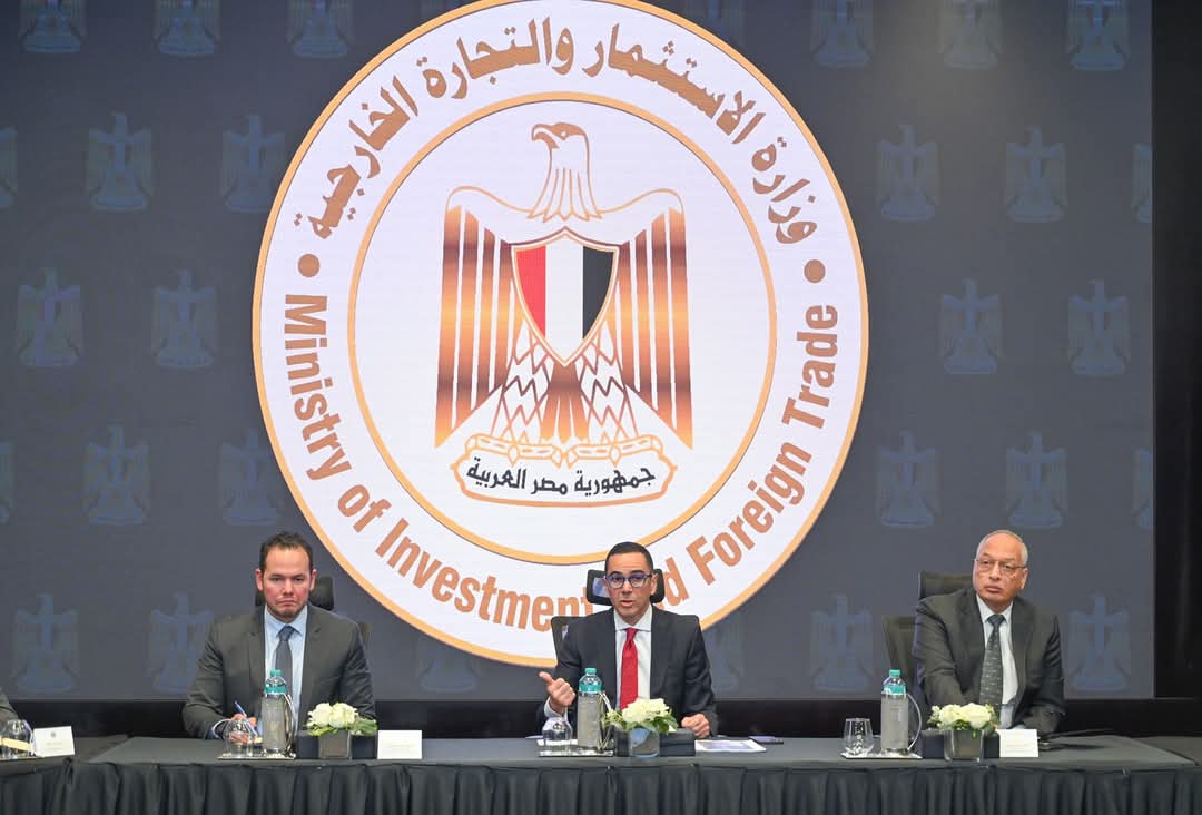 وزير الإستثمار يناقش مع رؤساء وأعضاء المجالس التصديرية رد أعباء الصادرات