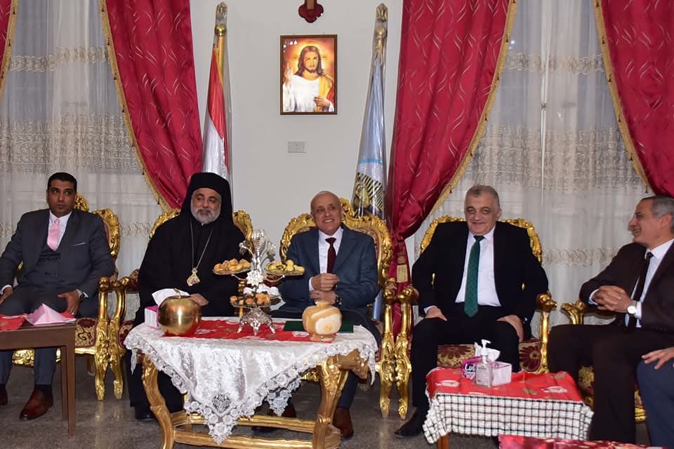 محافظ الأقصر يزور كنائس الطوائف المسيحية للتهنئة بعيد الميلاد