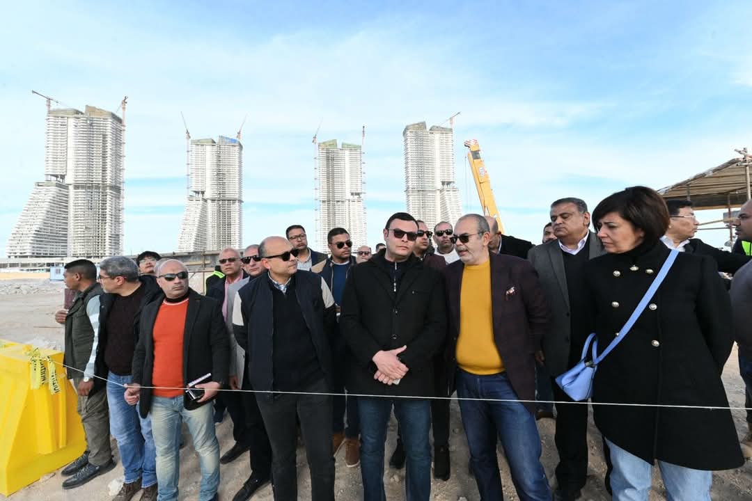وزير الإسكان يتفقد مشروع أبراج "الداون تاون" وبحيرات العلمين "كريستال لاجون" بالعلمين الجديدة
