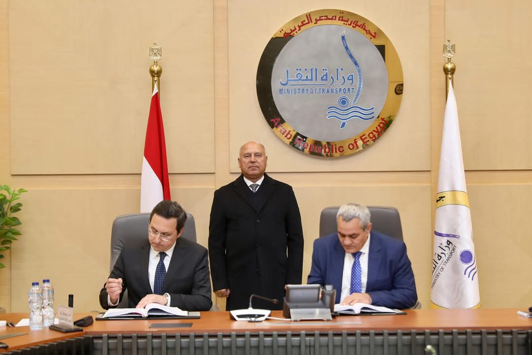 توقيع عقد مشروع تمويل وتصميم وإنشاء واستغلال وصيانة الميناء الجاف والمنطقة اللوجستية بالعاشر من رمضان