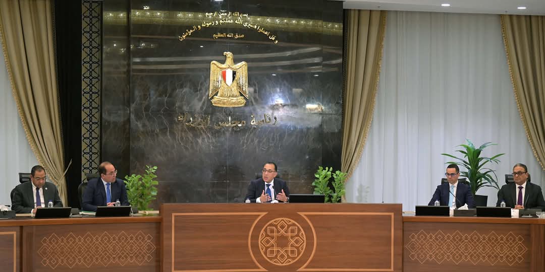 رئيس الوزراء: كل التقدير لأطبائنا ودورهم المقدس فى المنظومة العلاجية