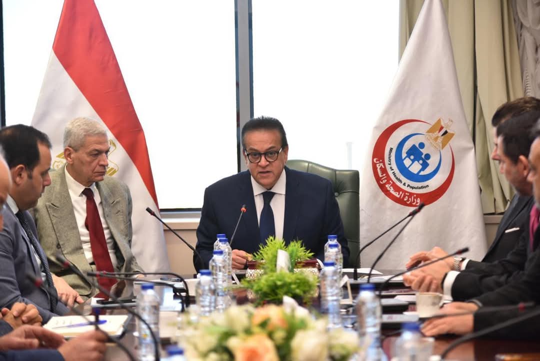 وزير الصحة يبحث الفرص الإستثمارية مع وفد مجموعة «أثينا الطبية»