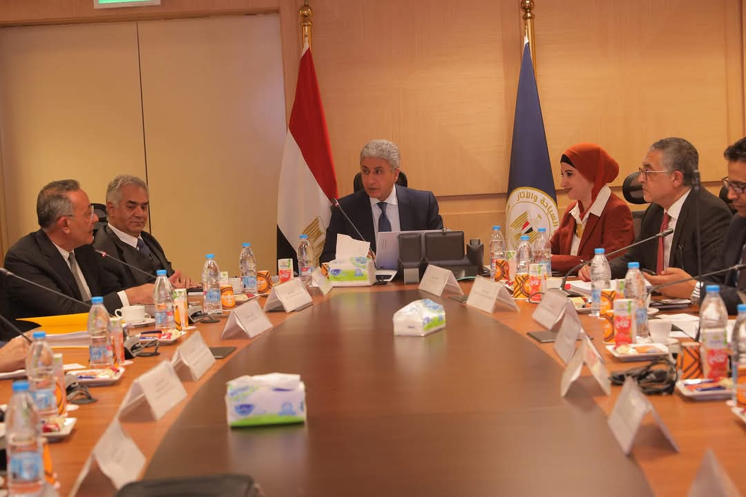 وزير السياحة والآثار يترأس اجتماع مجلس إدارة هيئة المتحف المصرى الكبير