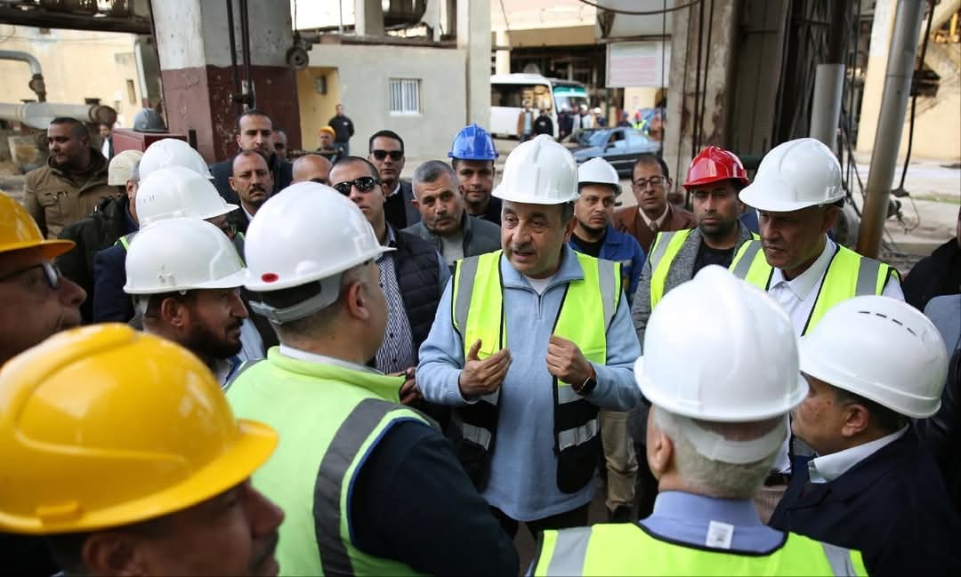 وزير قطاع الأعمال يتفقد مصانع "الدلتا للأسمدة" بطلخا