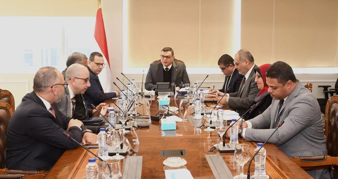 وزير الإسكان يلتقى ممثلى مجموعة عبدالمحسن الحكير القابضة