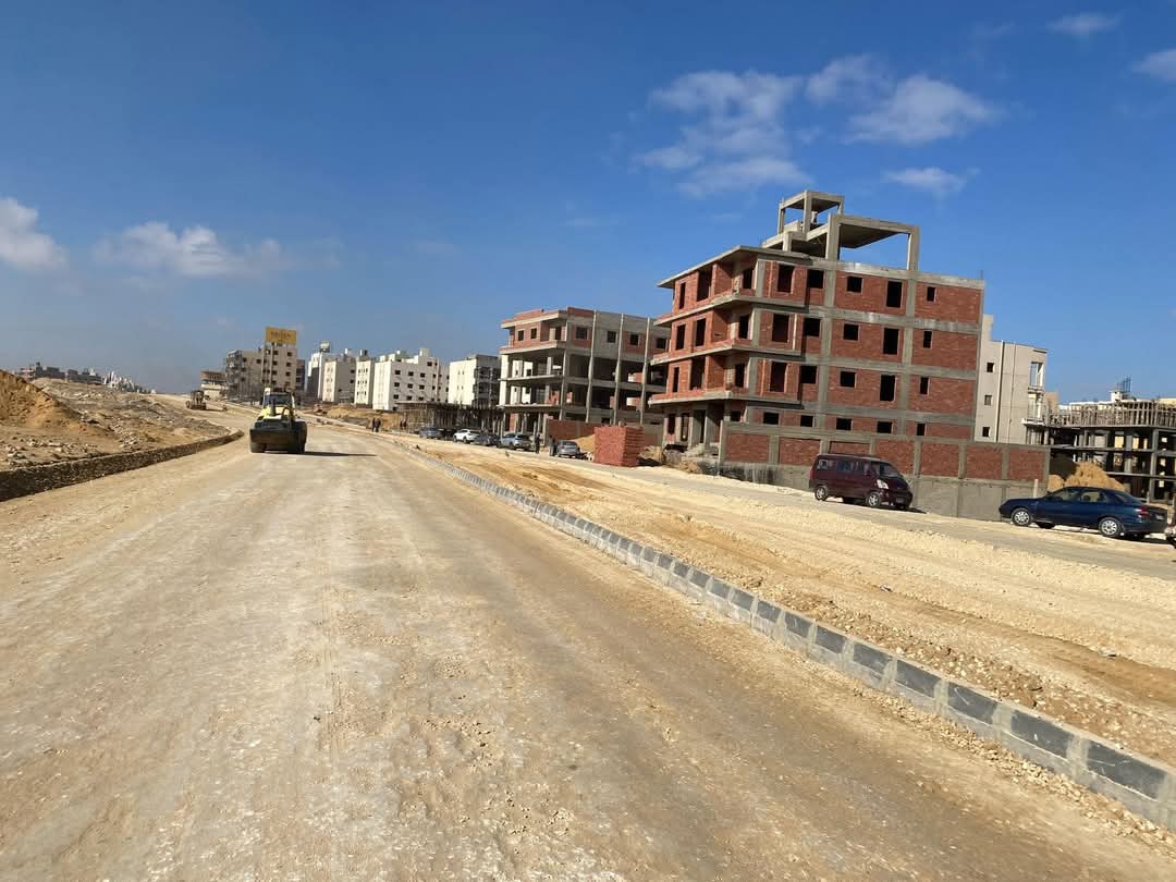 وزير الإسكان:إطلاق التيار الكهربائي بأراضى بيت الوطن