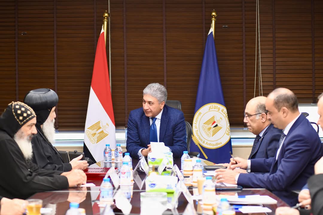 وزير السياحة يستقبل الأنبا دانيال النائب البابوى وأسقف ورئيس دير الأنبا بولا بالبحر الأحمر 