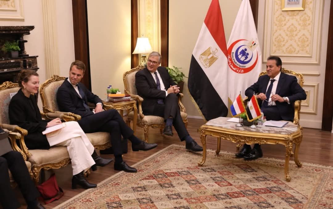 وزير الصحة يبحث تعزيز التعاون مع السفير الهولندي وشركة "فيليبس"