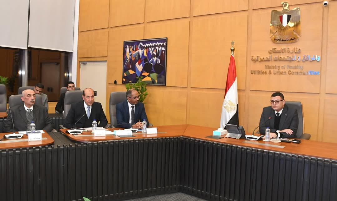 وزير الإسكان يتابع موقف مشروعات المبادرة الرئاسية "حياة كريمة"