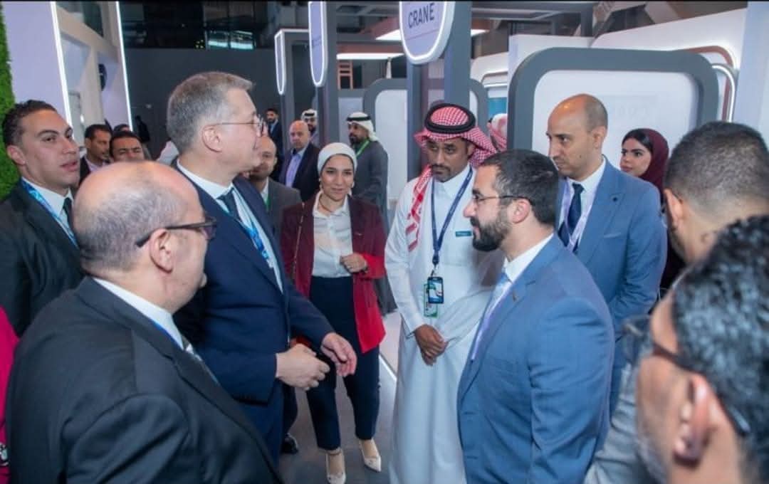 بدوى يتفقد أجنحة شركات البترول المصرية المشاركة فى معرض إكتفاء بالسعودية
