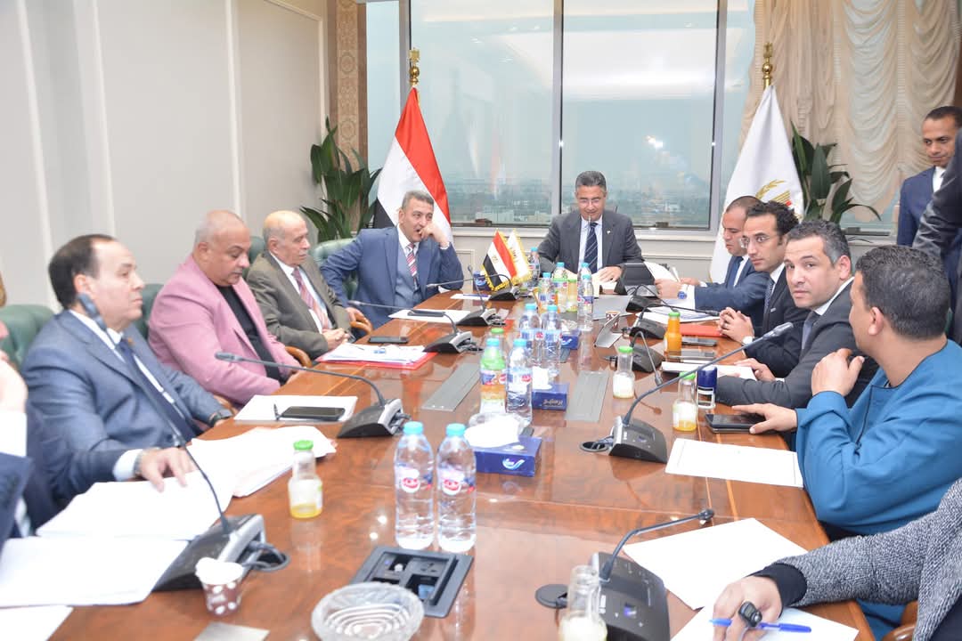 وزير التموين يلتقى بعدد من أعضاء مجلسى النواب والشيوخ