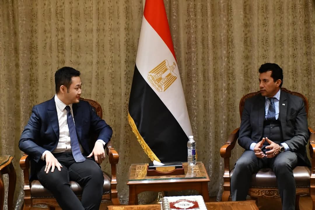 وزير الشباب يبحث مع شركة “دافون” الصينية التعاون في تنظيم الأحداث الرياضية
