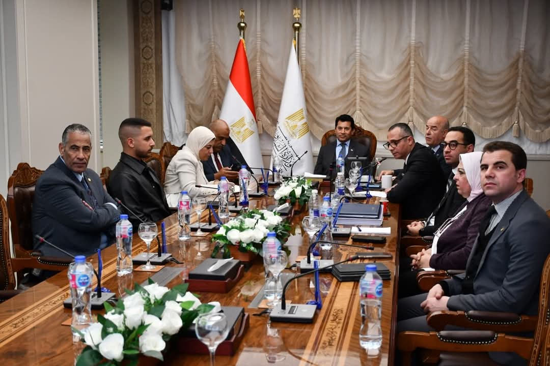 صبحى يجتمع مع مديرى مديريات الشباب والرياضة للتنسيق لمعرض “بيزنس يا شباب”