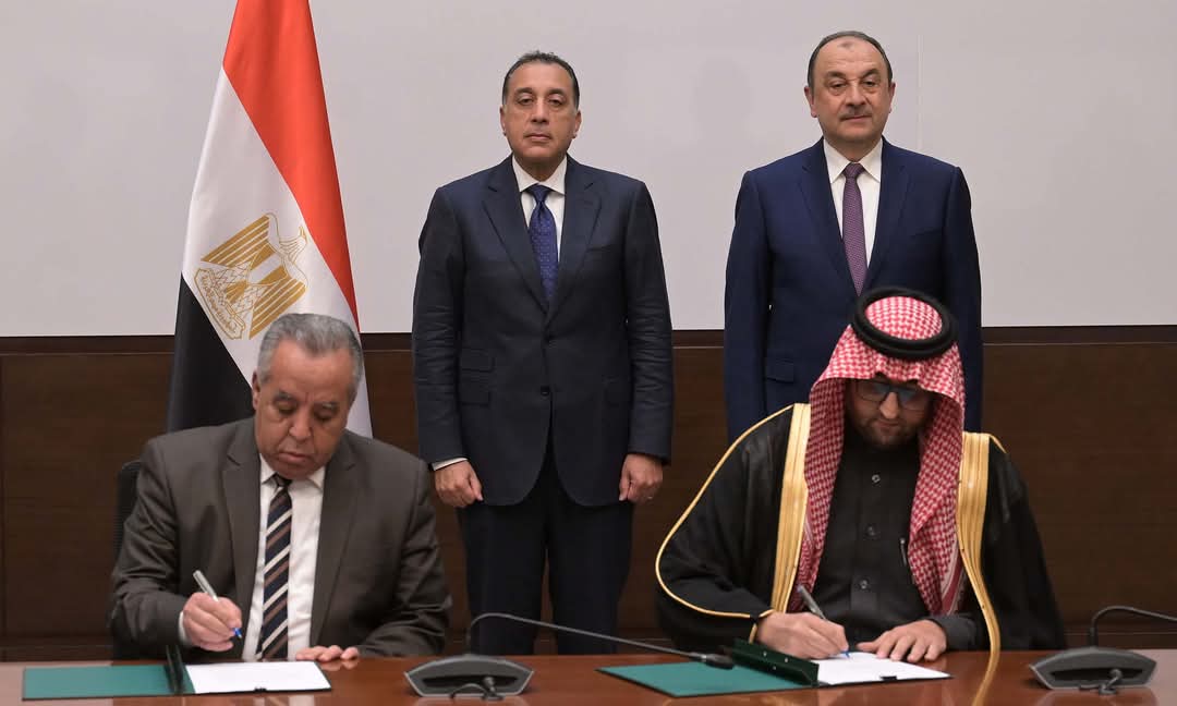 مدبولى يشهد توقيع عقد استغلال وتشغيل فرن قوس حرارى لإنتاج سبائك السيليكو منجنيز 