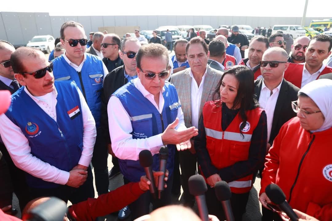 وزير الصحة يطمئن على توافر الطعوم للوافدين فى الحجر الصحى بمعبر رفح البرى