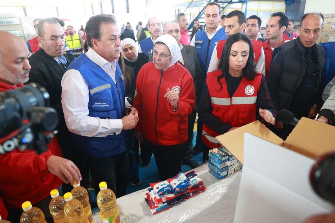 وزيرا الصحة والتضامن يشاركان فى تعبئة المواد الغذائية تمهيدًا لدخولها إلى قطاع غزة