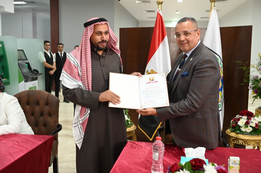 محافظ جنوب سيناء يكرم المشاركين فى المهرجان العربى للهجن والتراث
