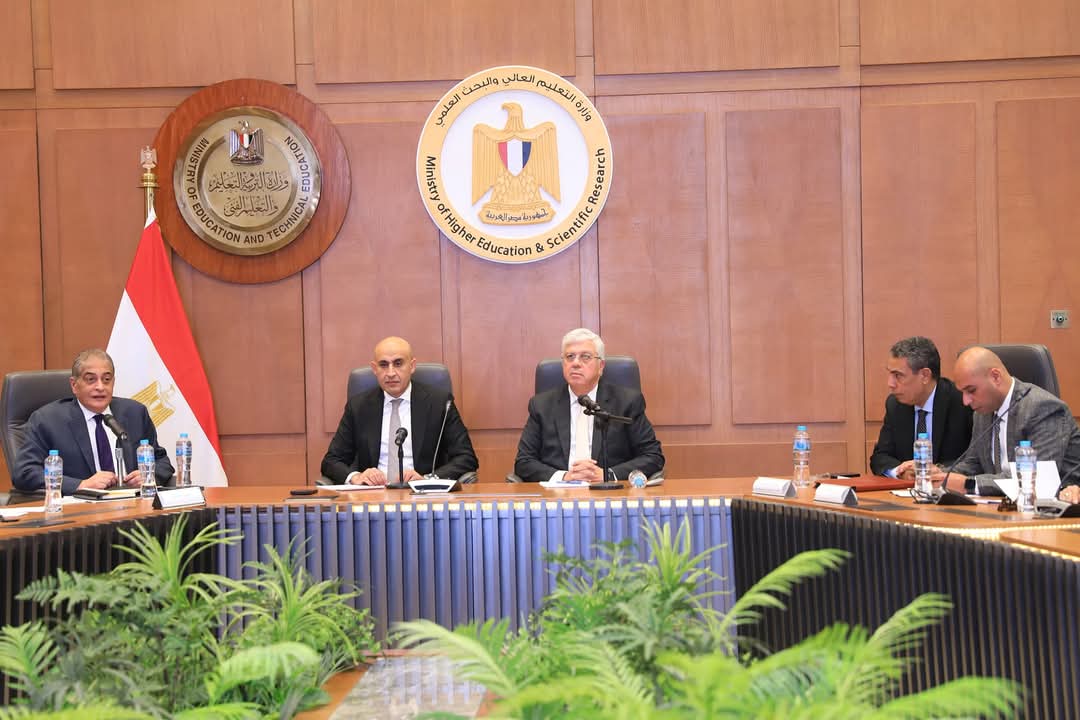 عاشور: تحديد مسارات قطاعات التعليم الجامعى بما يتوافق مع احتياجات سوق العمل المعاصر