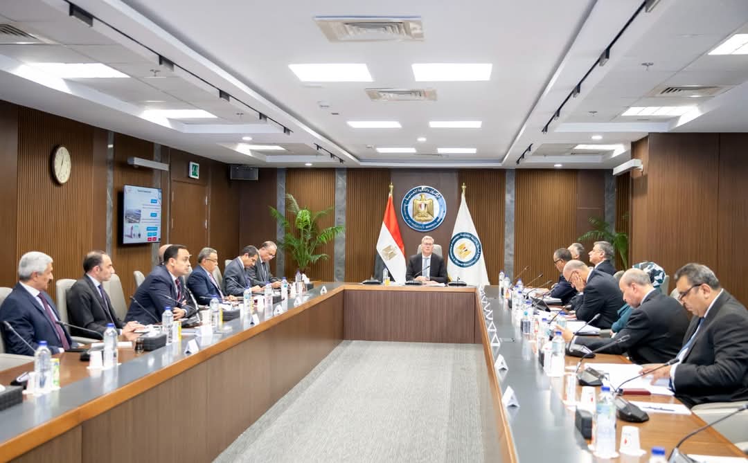 وزير البترول: تطبيق آليات الحوكمة على منظومة تداول وتوزيع المنتجات البترولية