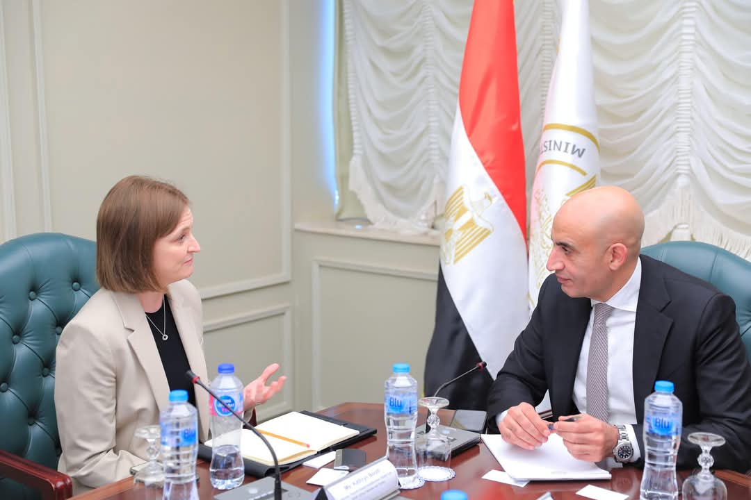 عبد اللطيف:الإستثمار في تأهيل المعلمين ..ركيزة أساسية لتحقيق التطوير الشامل فى العملية التعليمية