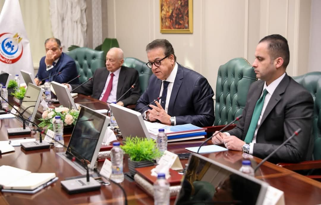 نائب رئيس مجلس الوزراء وزير الصحة يبحث محاور المشروع القومى للتنمية البشرية