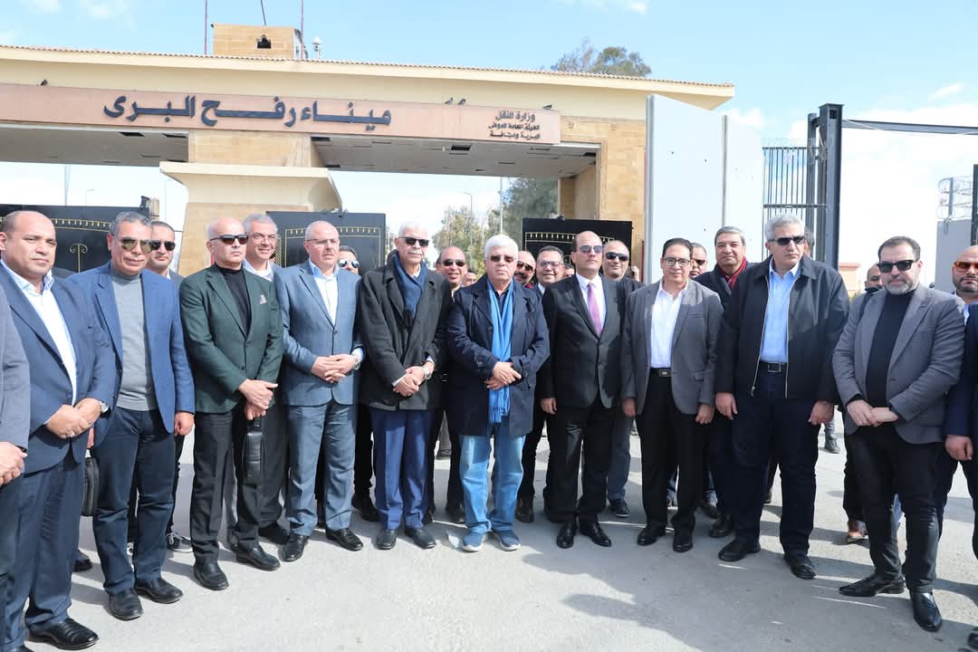 وزير التعليم العالى ووفد رؤساء الجامعات ومديرو المستشفيات يتفقدون معبر رفح