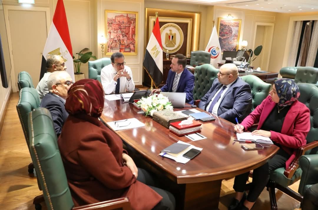 وزير الصحة يبحث مع «سيرفيه الفرنسية تعزيز الاستثمارات فى مجال الدواء
