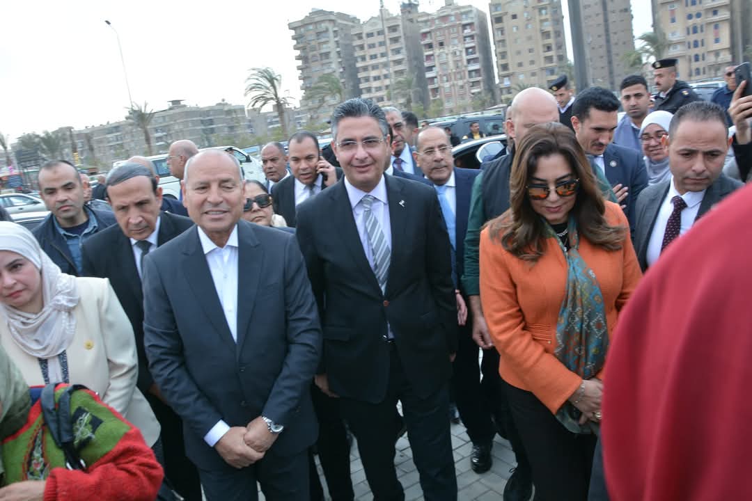 وزيرا التموين والتنمية المحلية يتفقدان بازار القاهرة بالحى العاشر 