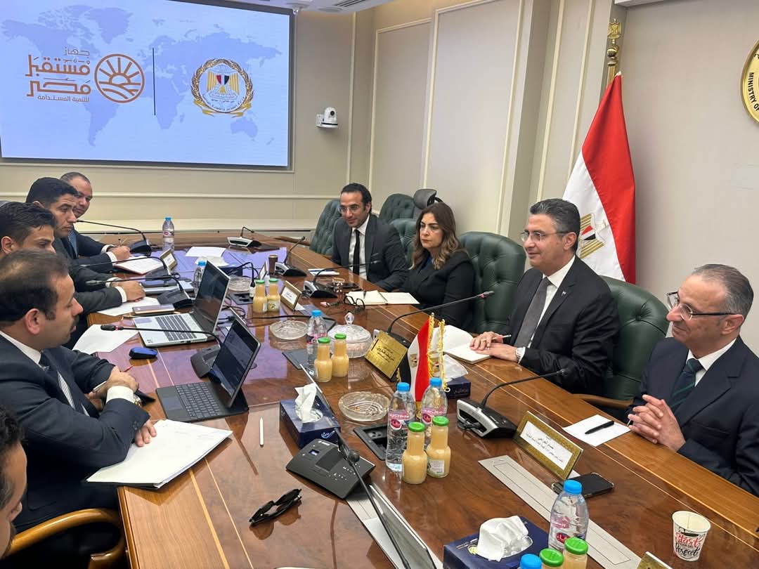 وزير التموين يبحث مع الغنام المدير مستقبل البورصة السلعية وتعزيز الأمن الغذائى