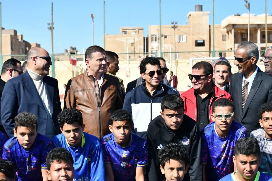 وزيرالرياضة يضع حجر الأساس لمركز شباب رأس غارب