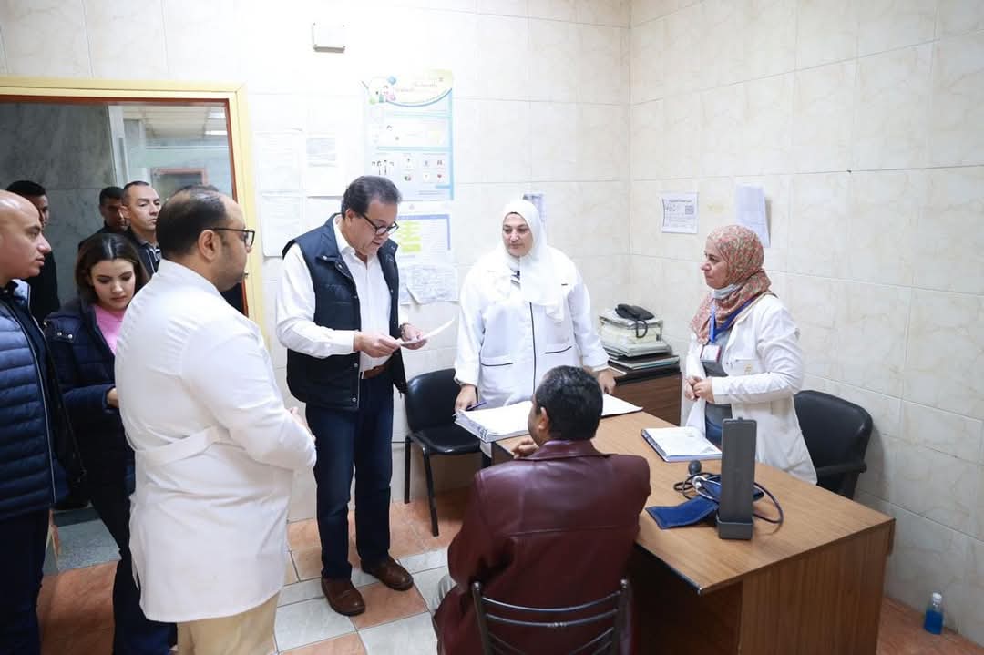 وزير الصحة يفاجئ مستشفى جراحات اليوم الواحد بالبساتين