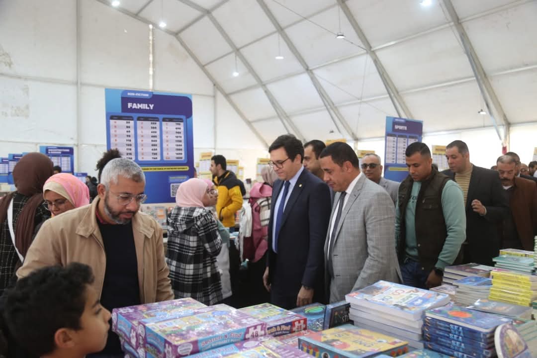 وزير الثقافة يتفقد معرض القاهرة الدولى للكتاب 56