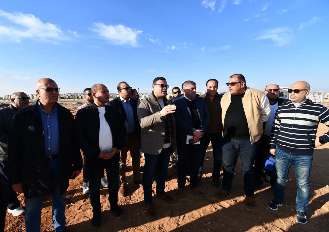 وزير الاسكان يتفقد رفع كفاءة الطرق والمحاور والمشروعات الجارية بالأراضى المضافة لمدينة الشروق