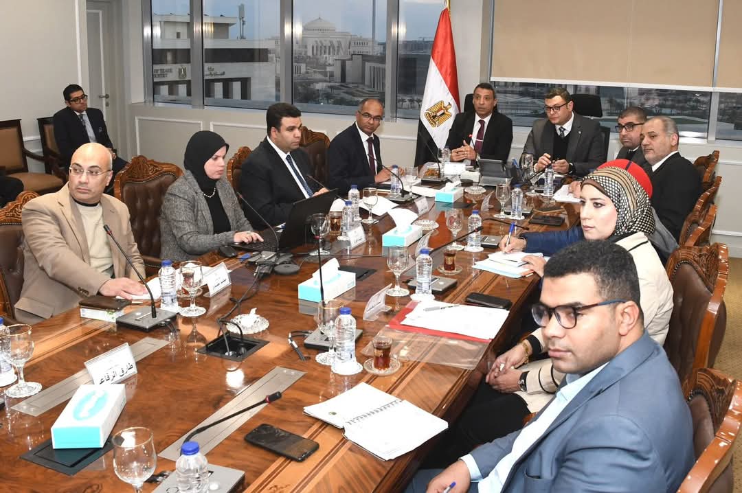 وزير الإسكان ومحافظ السويس يتابعان عدداً من ملفات العمل والمشروعات المشتركة