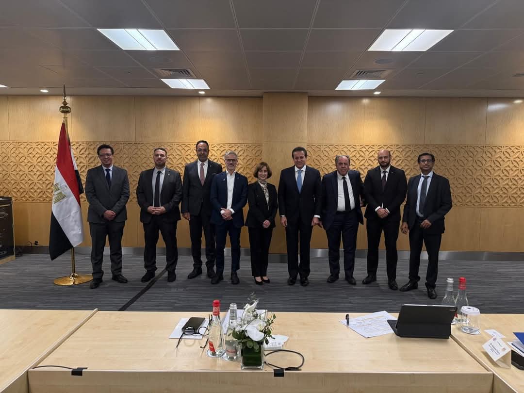 وزير الصحة يبحث مع وفد شركة «فيليبس» تعزيز التعاون فى الرعاية الصحية 
