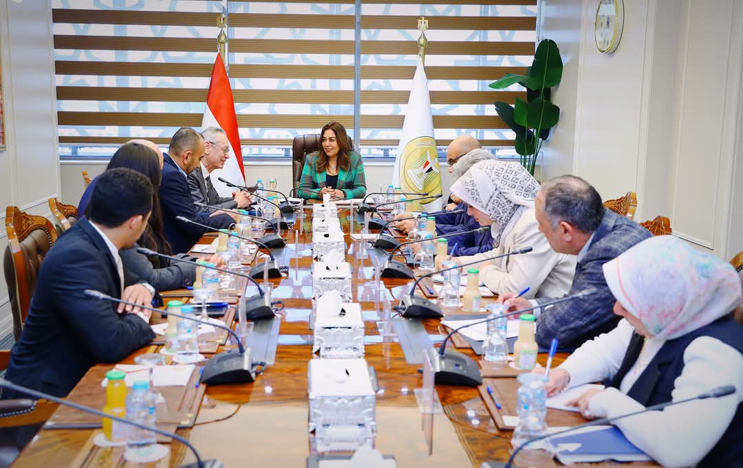 توجيهات رئاسية للحكومة بتذليل أية عقبات أو مشكلات تواجه المستثمرين ورجال الأعمال
