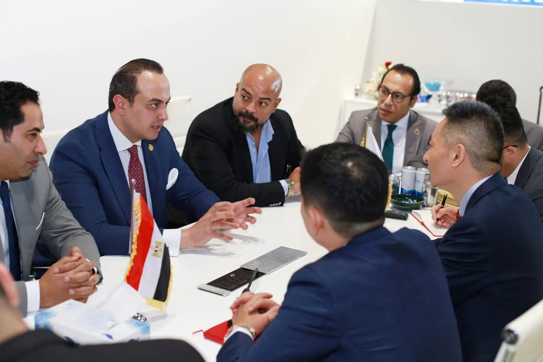 رئيس هيئة الرعاية الصحية يلتقى كبرى الشركات العالمية - الخبر لايف