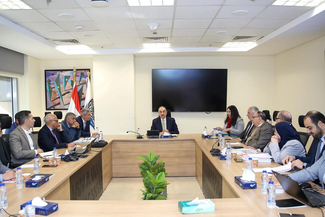 وزير قطاع الأعمال يستعرض مستجدات الموقف التنفيذى لمشروعات قطاع الأدوية