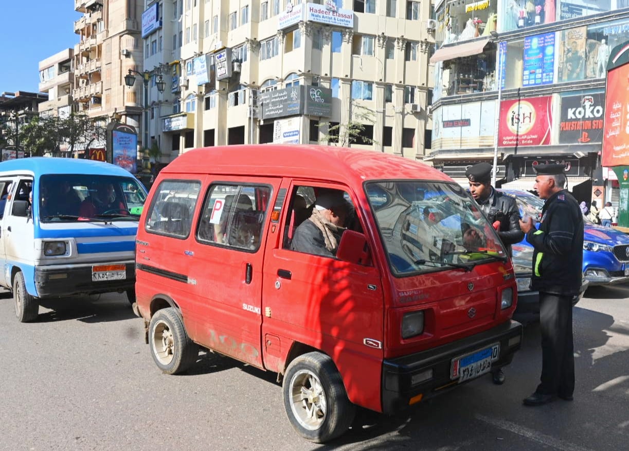 سحب 7 رخص لسائقين السرفيس بالبحيرة