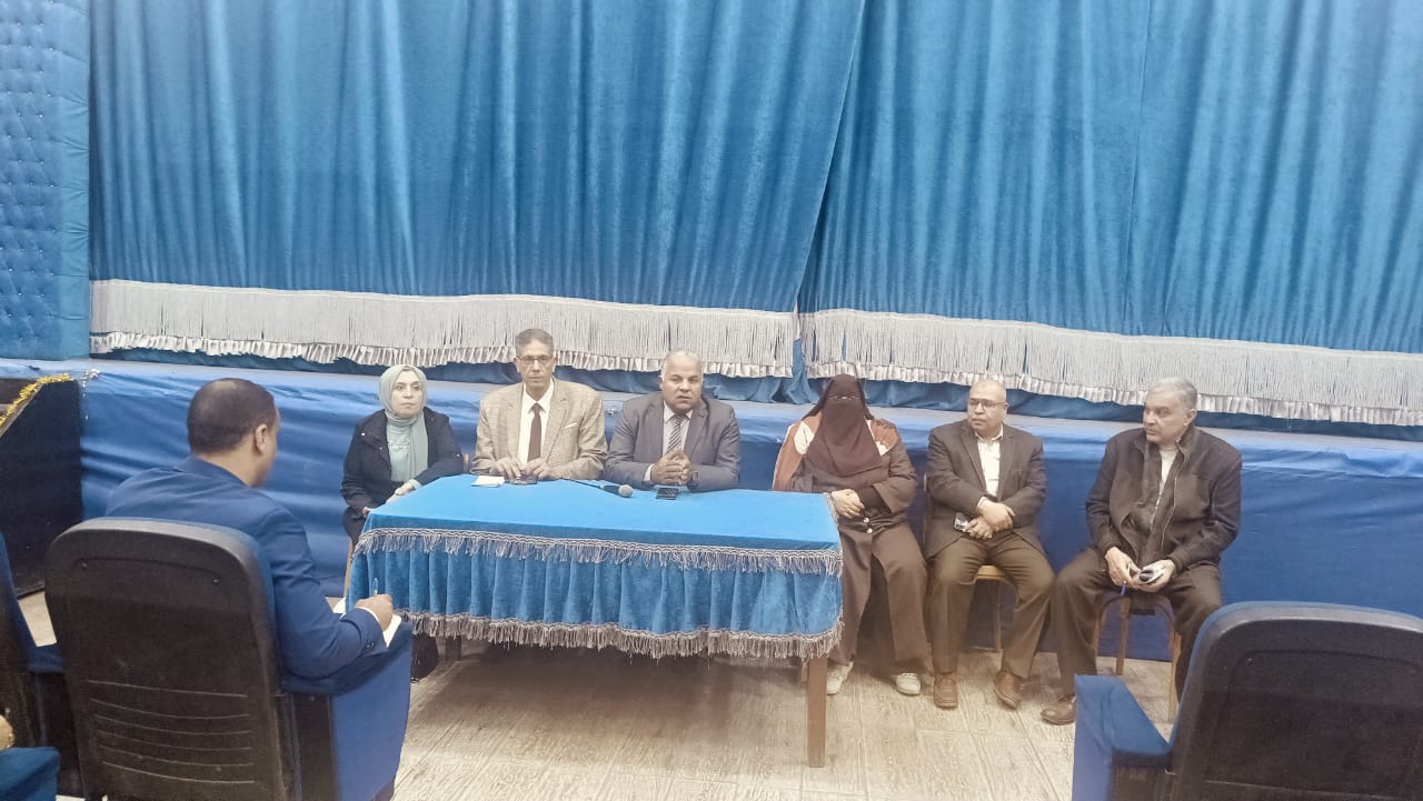 اجتماع طارئ لوكيل تعليم الفيوم .. مع رؤساء لجان الشهادة الإعدادية بإدارة غرب الفيوم التعليمية