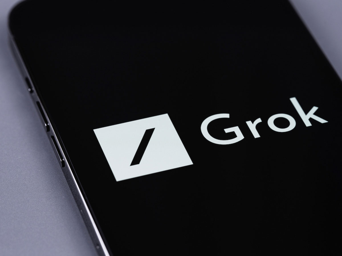 «إكس» توسع إطلاق تطبيق «Grok» .. عبر متجر «آب ستور»