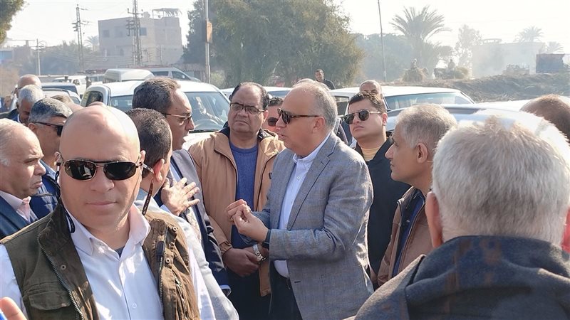 وزير الري يوجه بتطهير المساقي بقنا