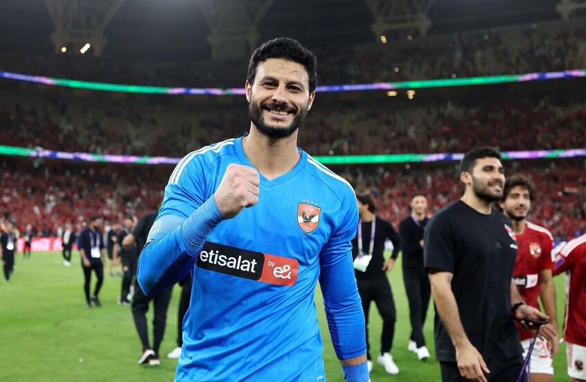 الأهلى يجدد عقد محمد الشناوى موسمين جديدين