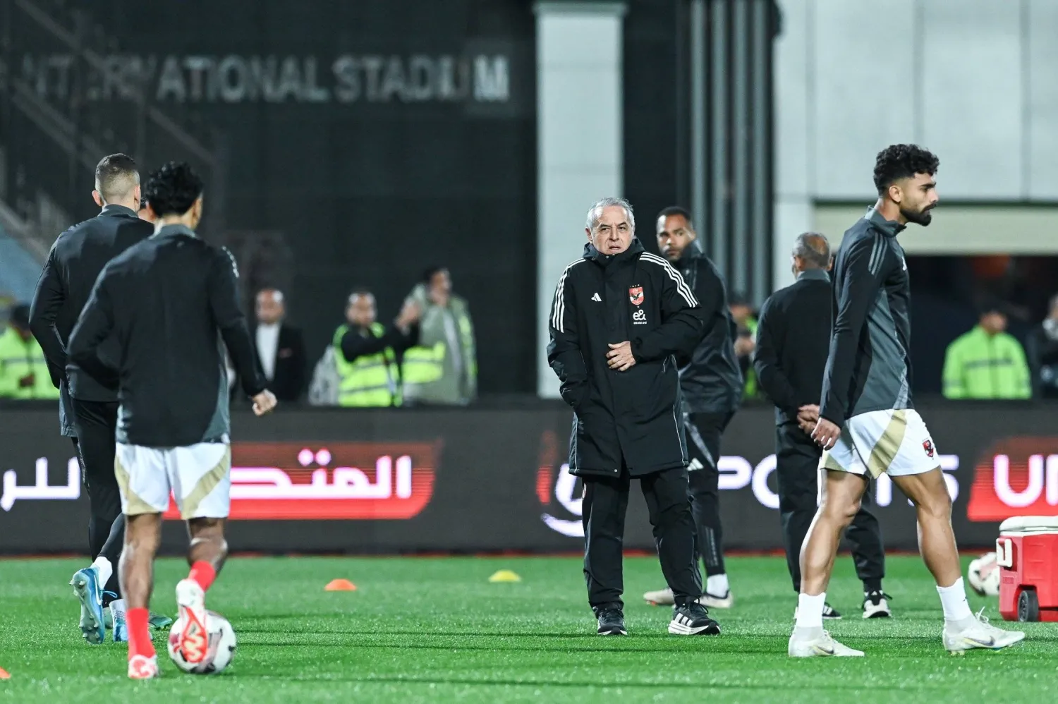 الأهلى يستعد لمواجهة حرس الحدود والزمالك يبحث عن انتصار جديد