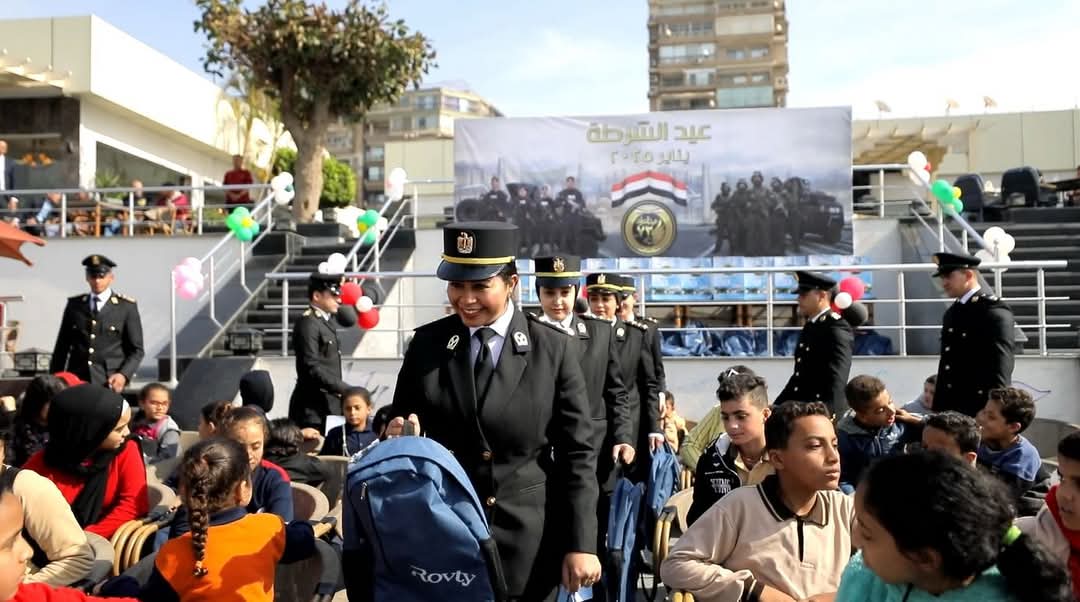 ضباط وطلبة كلية الشرطة يزورون المستشفيات