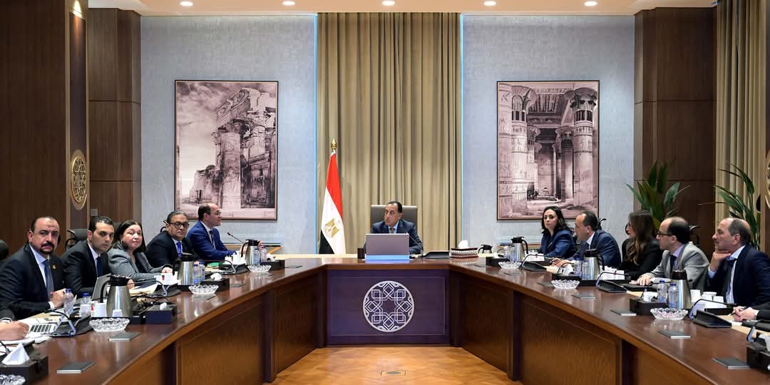 رئيس الوزراء يناقش التصورات المقترحة لحزمة الحماية الاجتماعية 