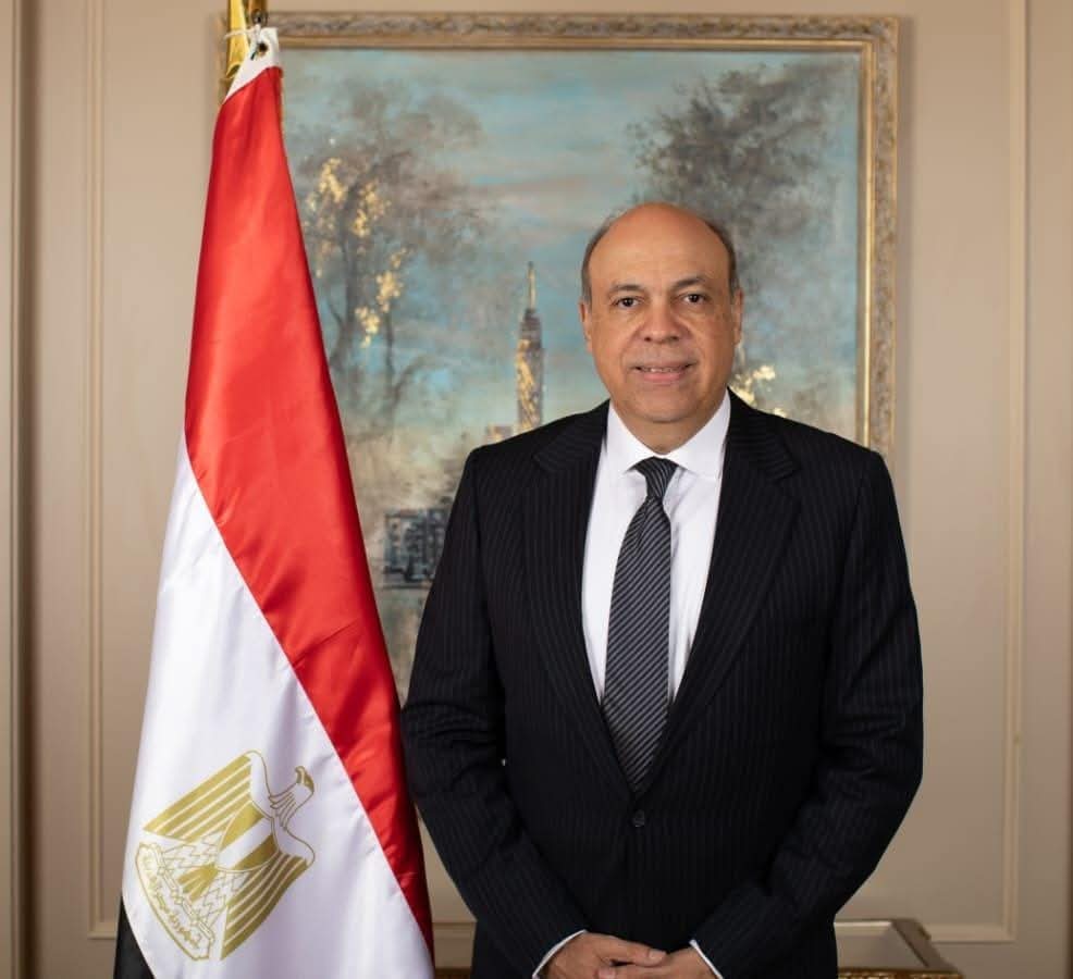 وزير الطيران يبحث فى العاصمة البريطانية لندن تعزيز العلاقات الثنائية